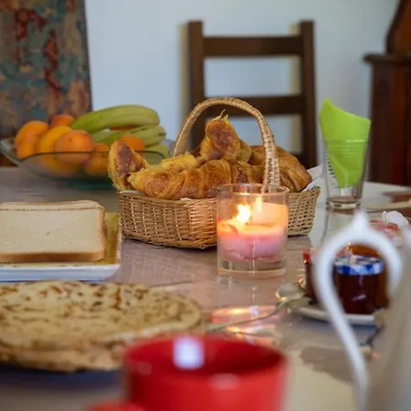 Le Jardin De Gobelyne Bed & Breakfast 3*